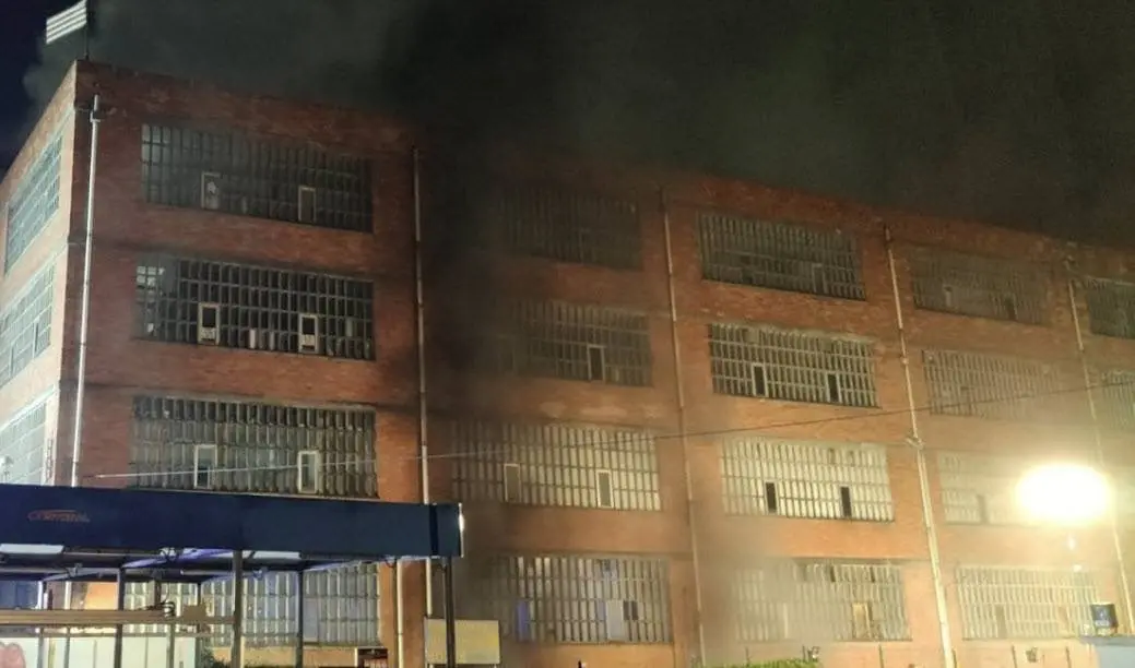 incendio-nuuk-fabrica1