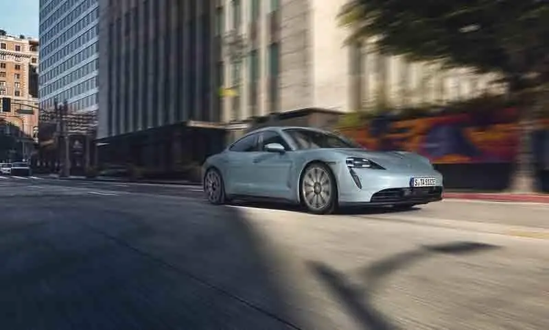 Porsche-Taycan-4S_movimiento-lateral