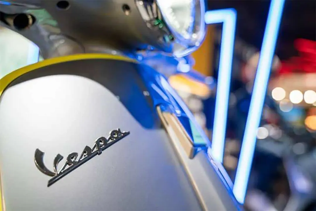 Vespa-Elettrica-70kmh_EICMA-2019_frontal