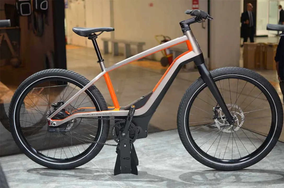 Bicicleta el&eacute;ctrica expuesta en el EICMA de Mil&aacute;n 2019 