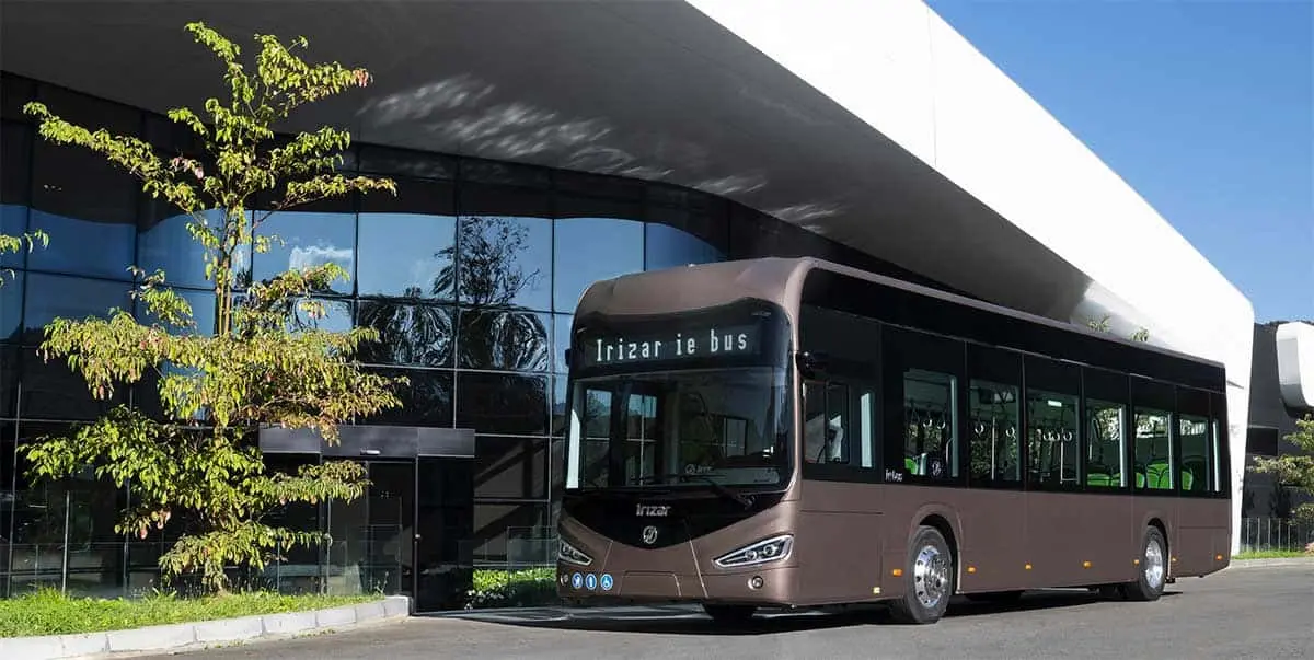 Foto del nuevo bus el&eacute;ctrico de Irizar