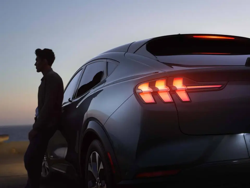 Trasera Ford Mustang Mach E