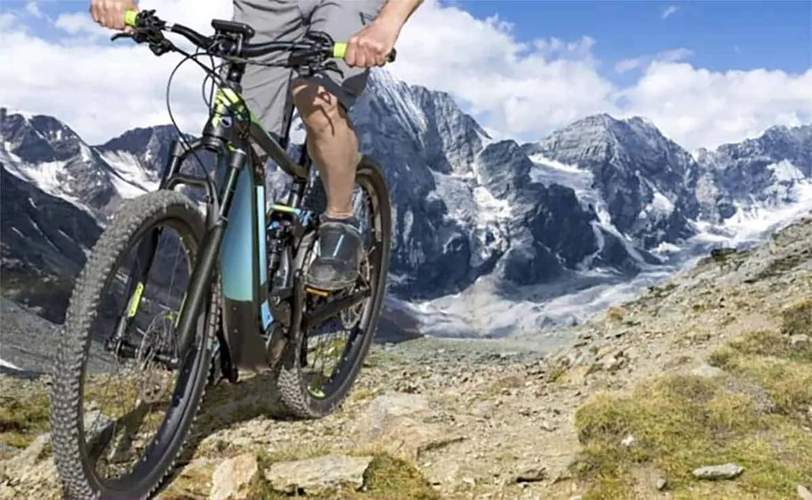 Bicicleta el&eacute;ctrica BTT