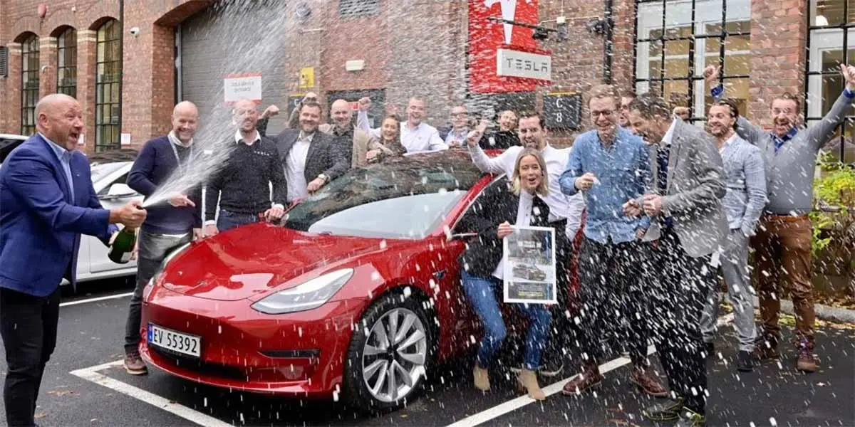 Premio al Tesla Model 3 en Noruega - Mejor coche del a&ntilde;o