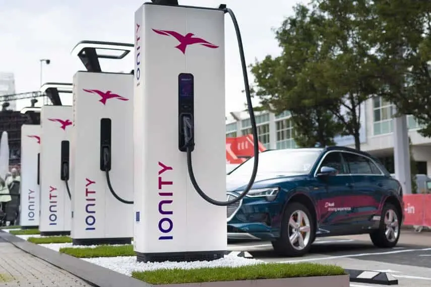 Foto de un punto de carga de IONITY