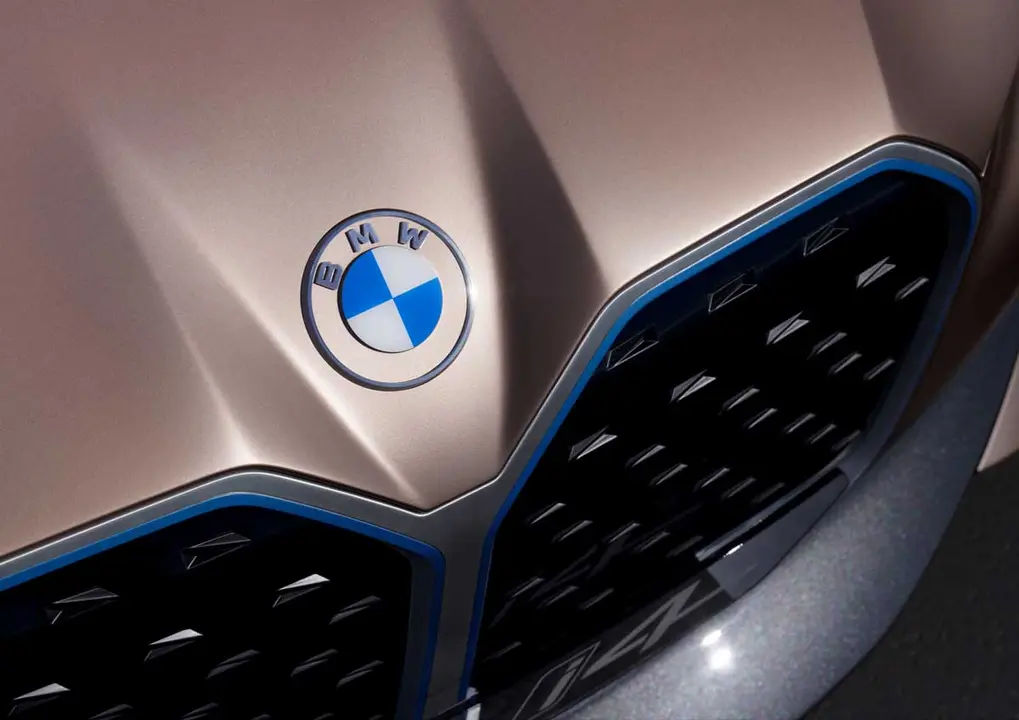 BMWi4-logo
