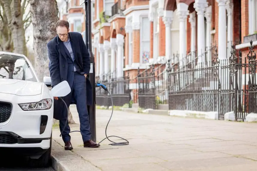 Electric-Avenue-W9-Londres-carga-vehiculos-electrificados-farolas