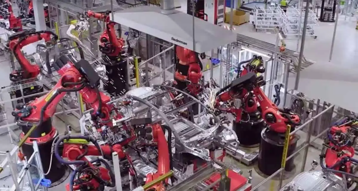F&aacute;brica de Tesla en China, foto del interior
