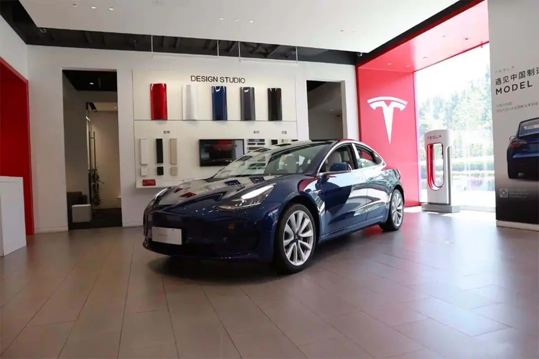 Foto del Tesla Model 3 con el interior actualizado