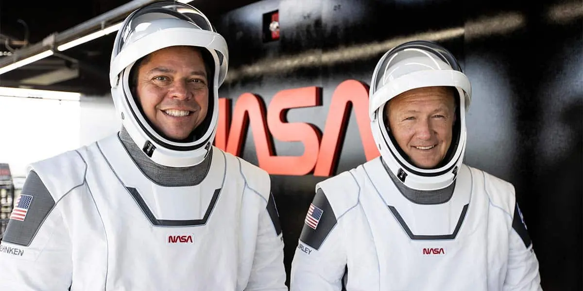 Foto de los dos astronautas de la NASA que ir&aacute;n a la Estaci&oacute;n Espacial Internacional en el cohete de SpaceX
