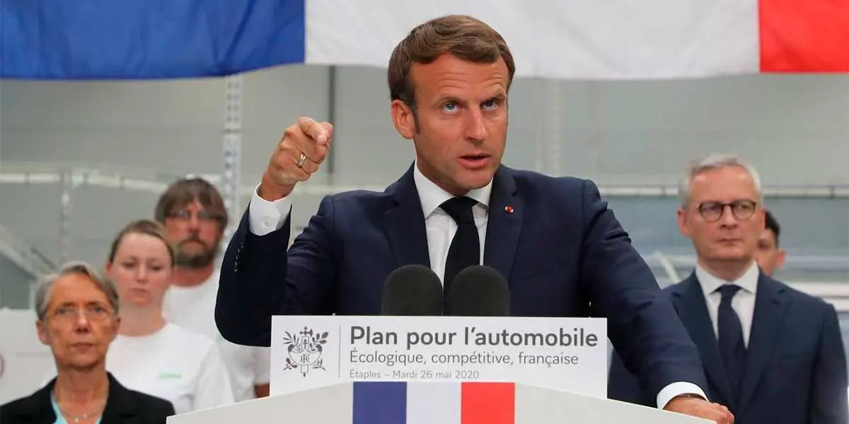 Foto de Emmanuel Macron presentando su plan de automoci&oacute;n