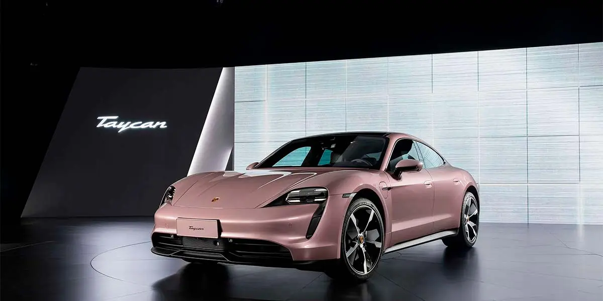 Foto de la presentaci&oacute;n de la versi&oacute;n m&aacute;s b&aacute;sica del Porsche Taycan