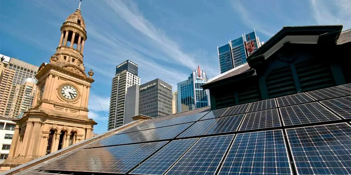 placas solares en los tejados de los edificios de Sydney