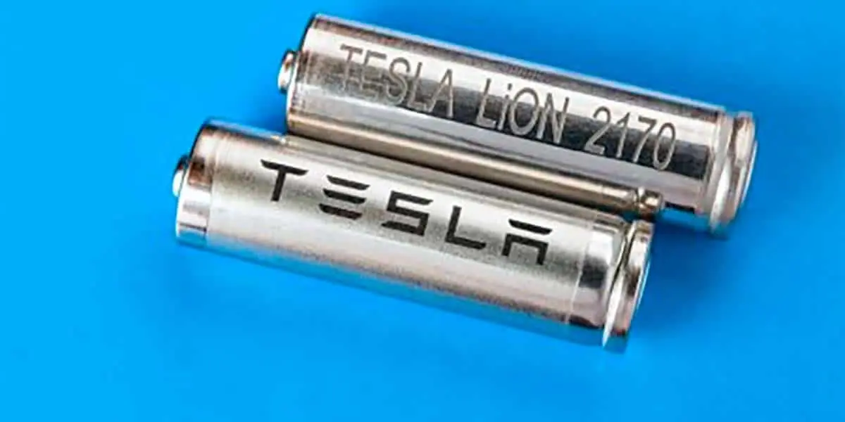 Foto de una celda de bater&iacute;a de Panasonic fabricada para Tesla
