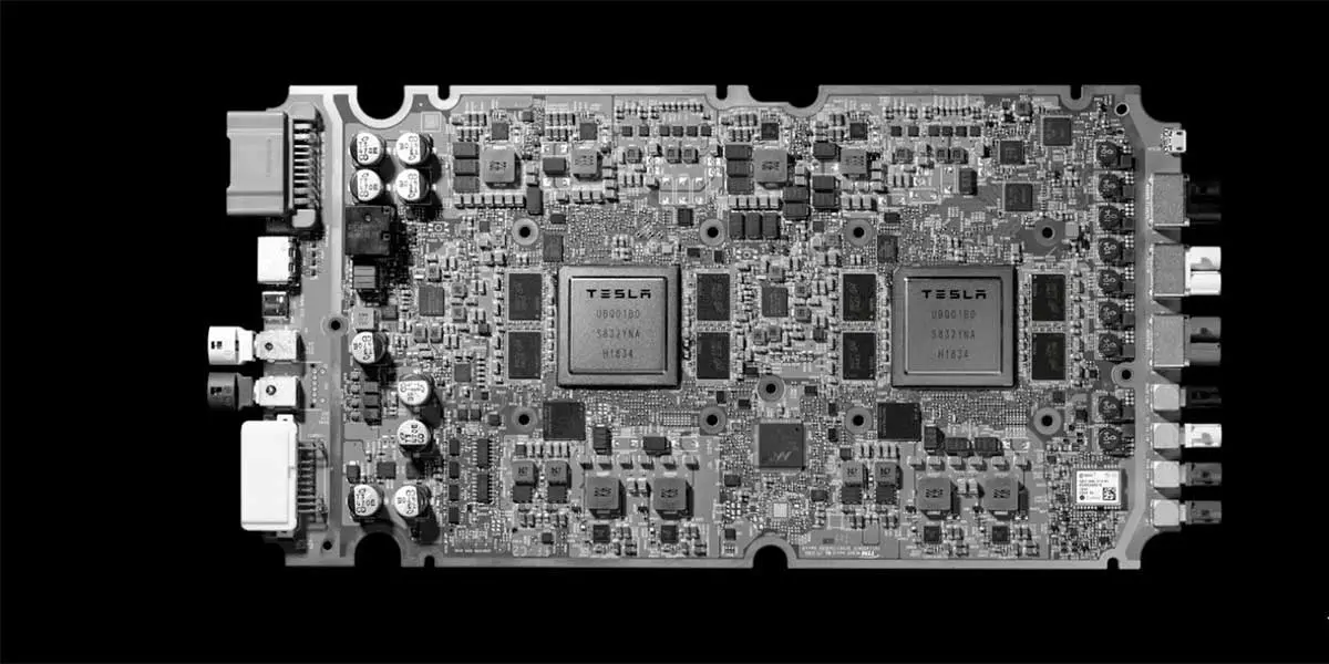 Foto del hardware de un coche Tesla.