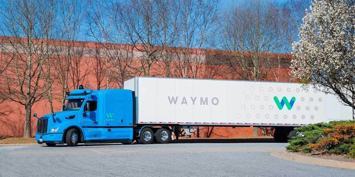 Foto del cami&oacute;n que est&aacute; usando Waymo para las pruebas de conducci&oacute;n aut&oacute;noma