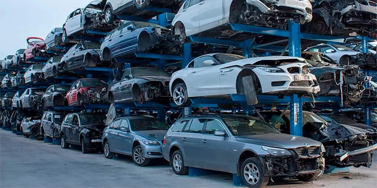foto de un desguace de coches