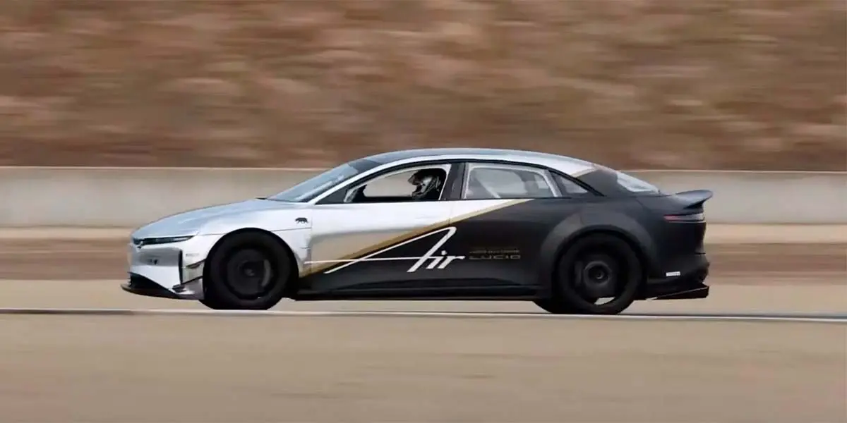 Foto del Lucid Air en el circuito de Laguna Seca
