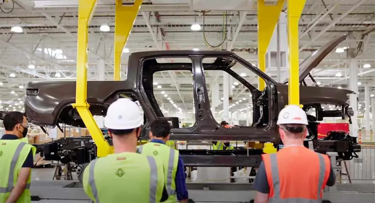 Foto del montaje de la Rivian R1T