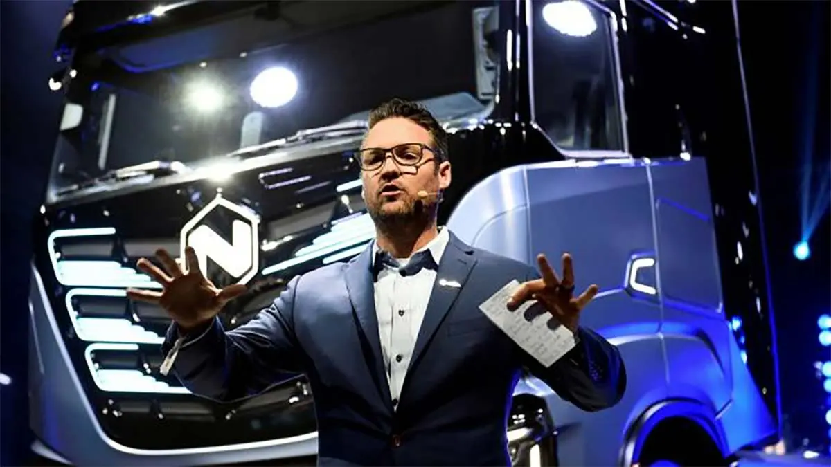 Foto de Trevor Milton, CEO de Nikola Motors en una presentaci&oacute;n