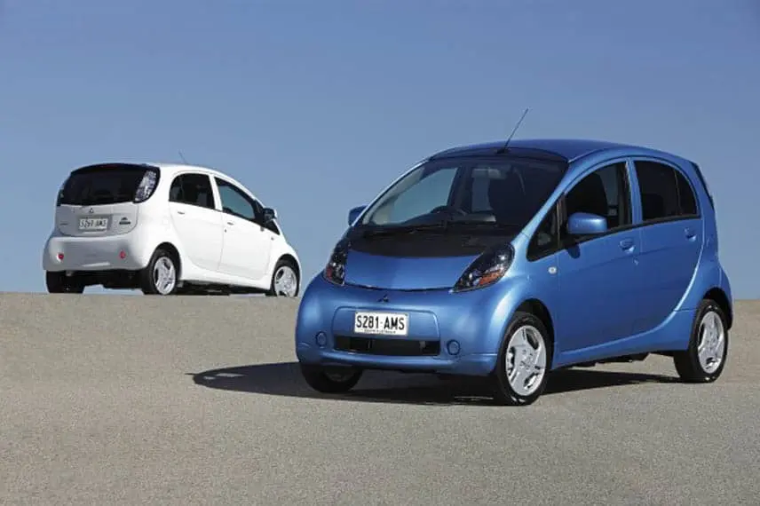 Mitsubishi_i-MIEV_blanco-azul