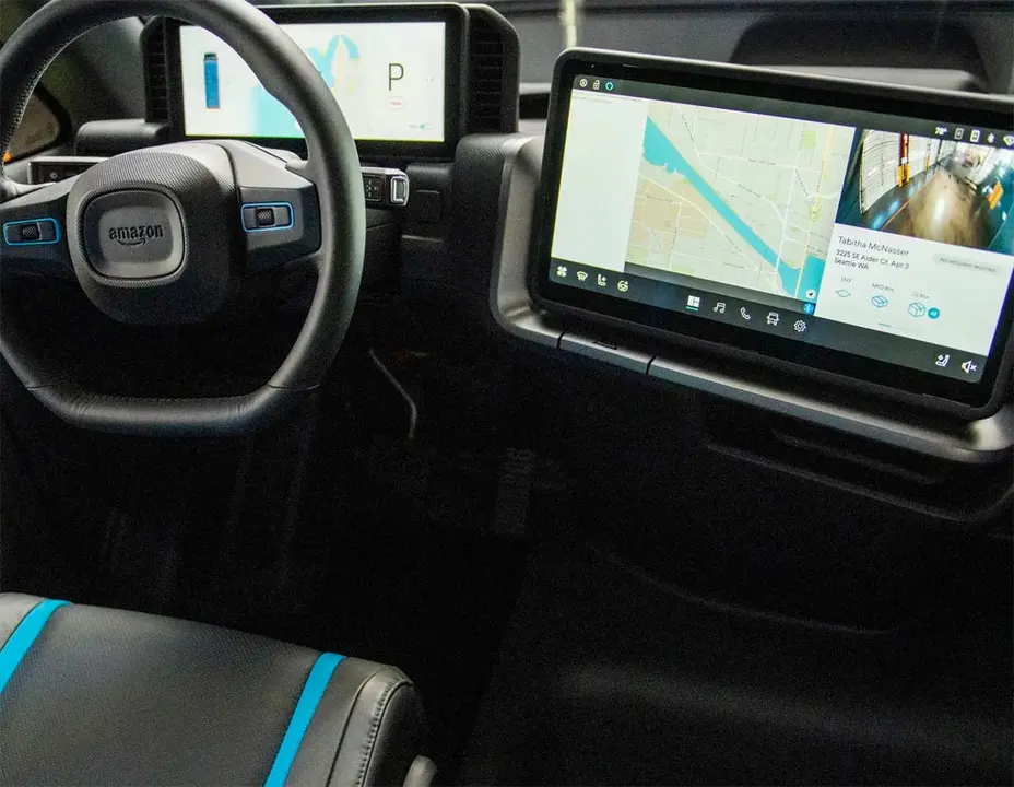 Foto del interior de la furgoneta el&eacute;ctrica de Amazon y Rivian