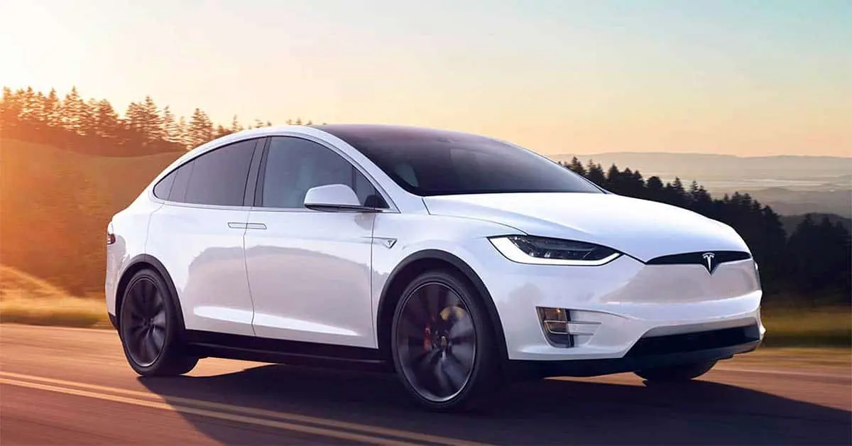 Foto del Tesla Model X en color blanco