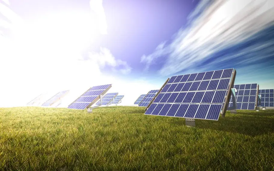 placas-solares-cesped