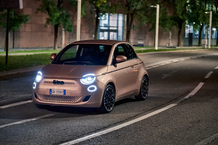 fiat-500-3+1_nueva-version_luces-noche