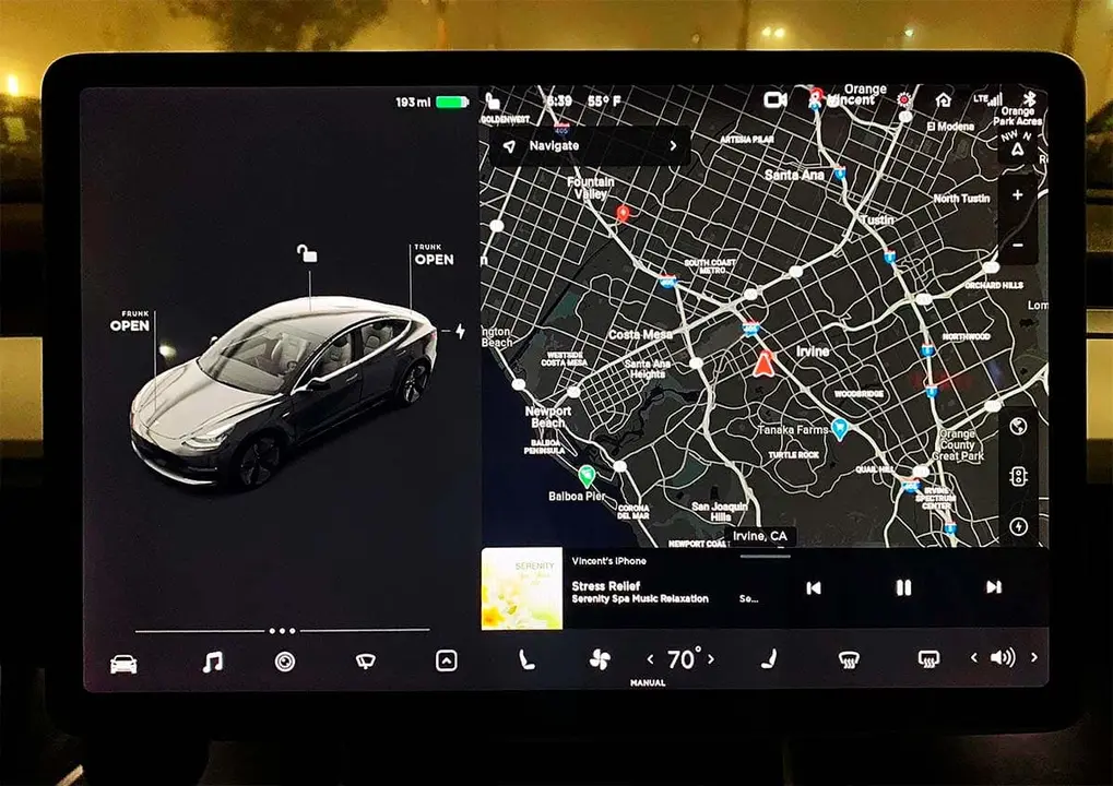 Foto de la nueva interfaz de Tesla, versi&oacute;n 2020.40.8.12