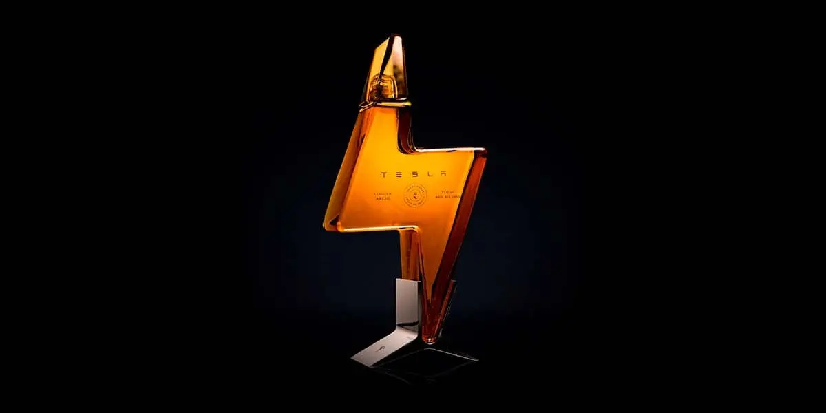 Foto del dise&ntilde;o de la botella de Tequila de Tesla - Teslaquila