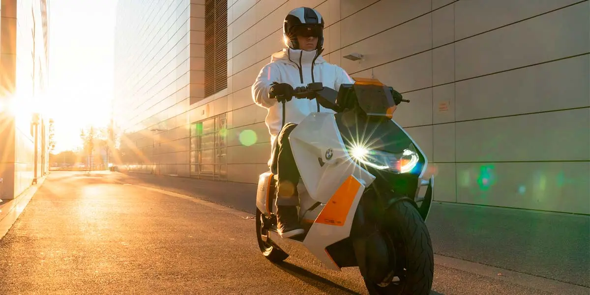BMW-Motorrad-Definition-CE-04
