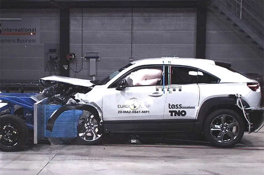 Mazda-MX-30-pruebas-Euro-NCAP_choque-frontal