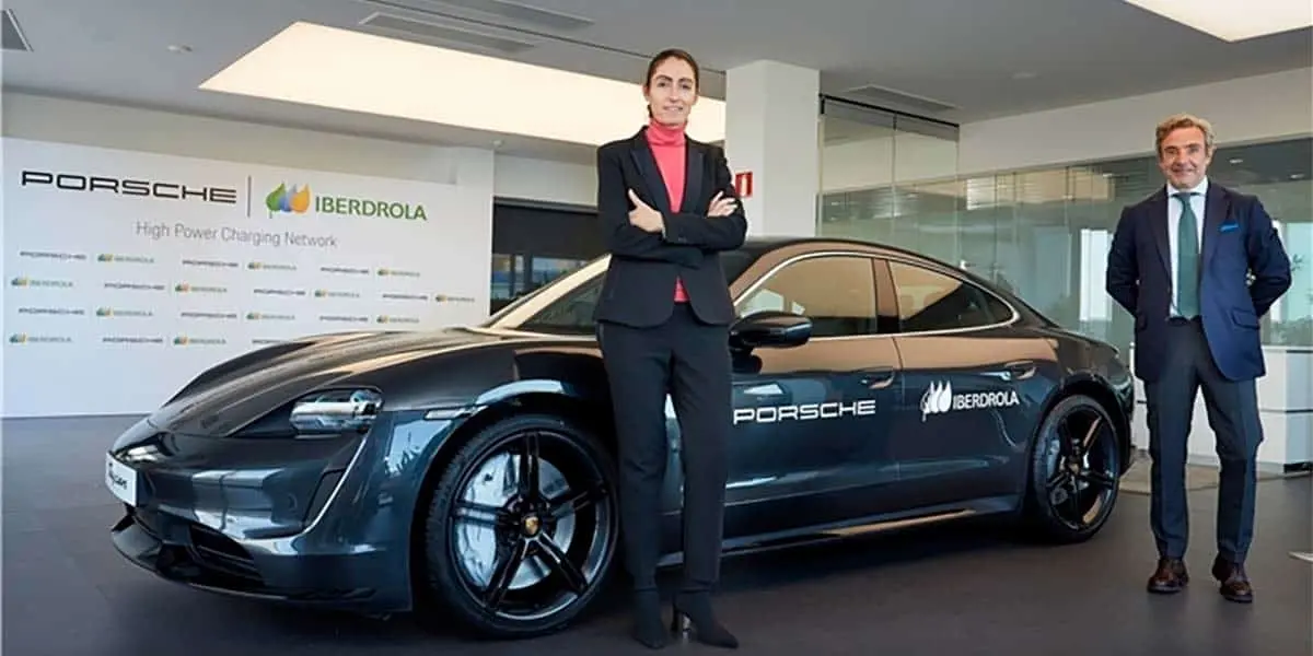 Raquel Blanco de Smart Mobility Iberdrola y Tom&aacute;s Vill&eacute;n director de Porsche Ib&eacute;rica