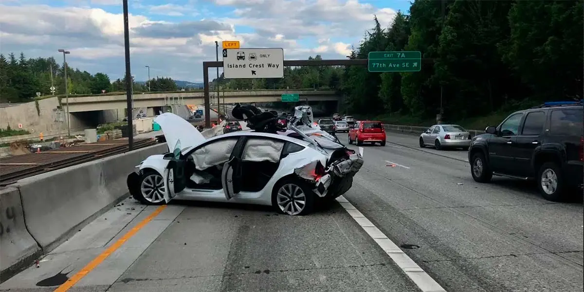 Foto de un accidente de un Tesla Model 3
