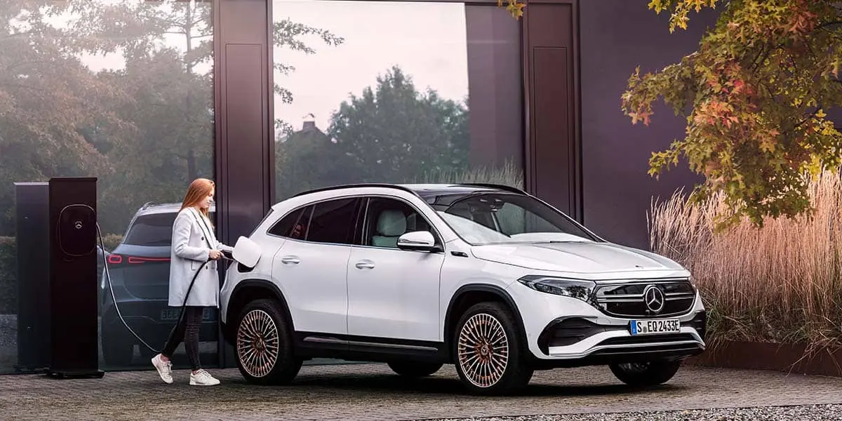 Mercedes-Benz EQA cargando