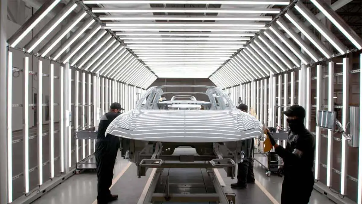 Foto del taller de pintura de Lucid Motors para el Lucid Air