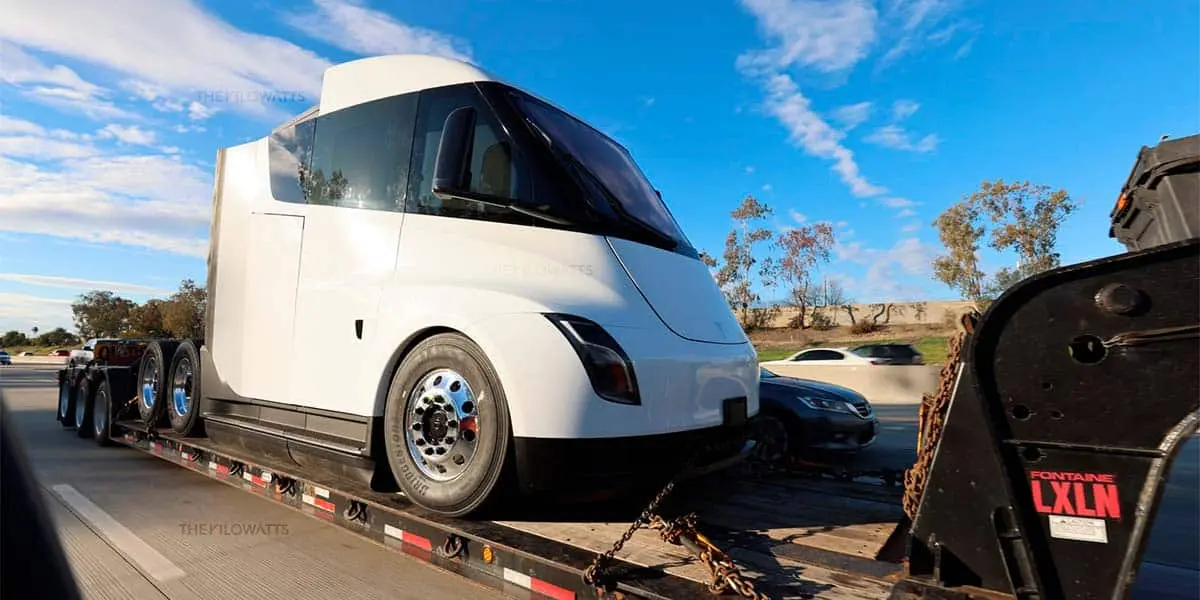 Foto de  un Tesla Semi de pre-producci&oacute;n