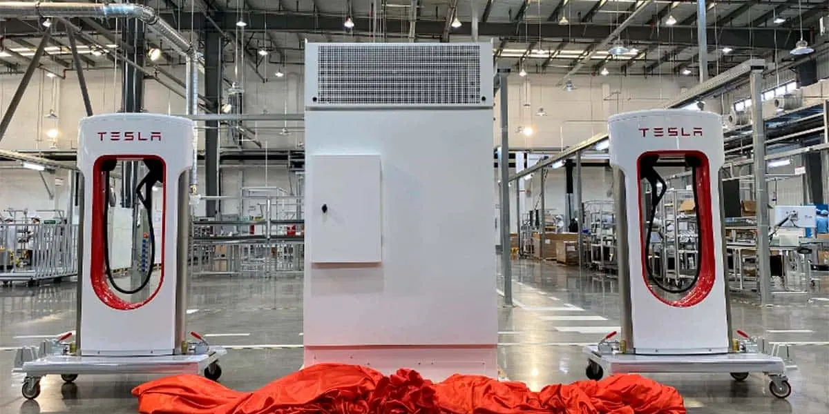 Foto de los primeros Superchargers fabricados por Tesla en China