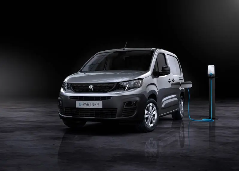 furgoneta-electrica_peugeot-e_partner-cargando