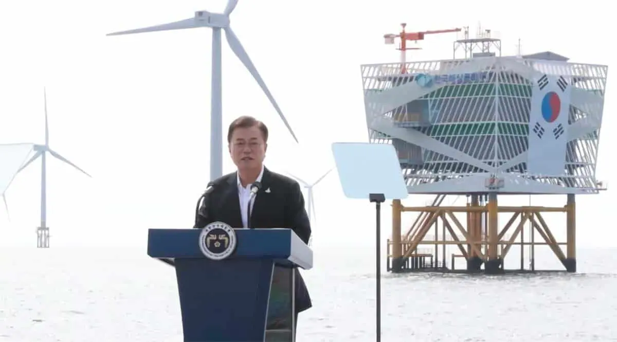 El presidente de Corea del Sur presentando el proyecto de parque e&oacute;lico marino