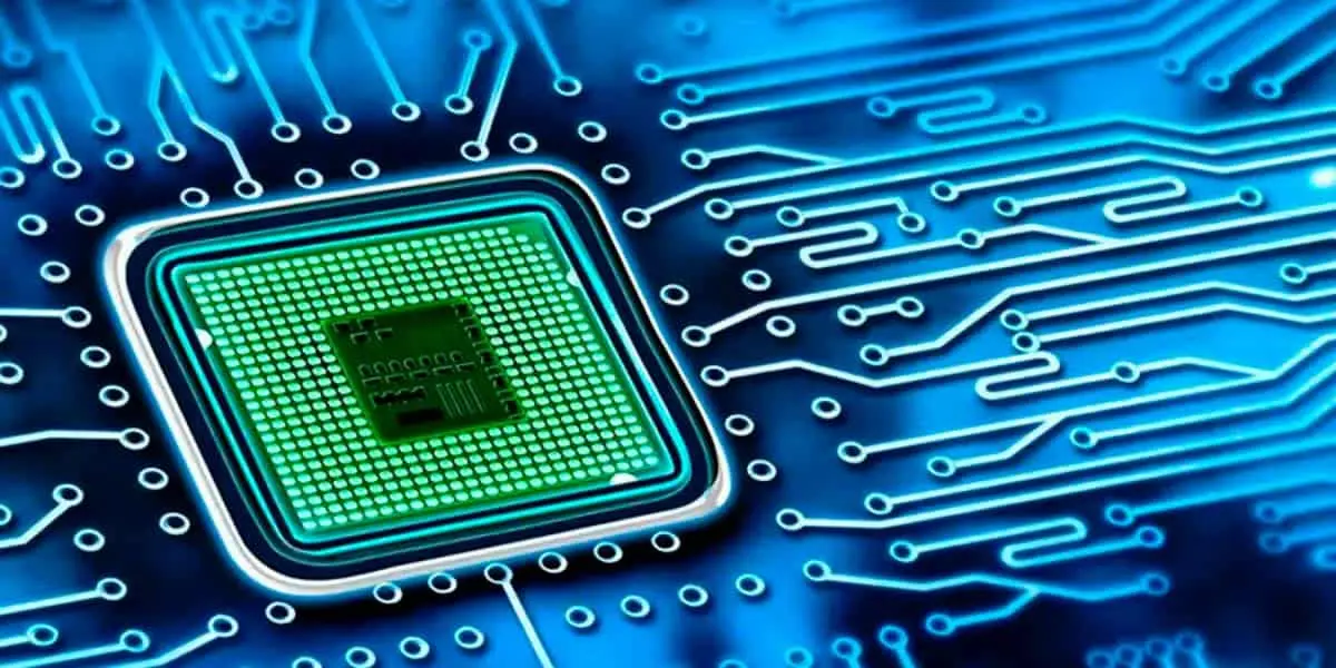 Foto de un semiconductor y un chip