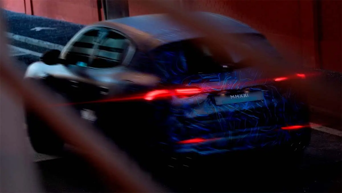 Foto del nuevo Maserati Grecale visto desde atr&aacute;s