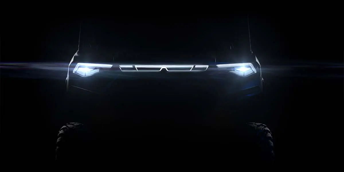 Polaris Ranger EV junto a Zero Motorcycles