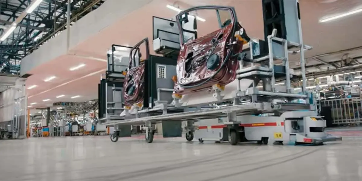 Foto de un robot que usan las bater&iacute;as desgastadas del Nissan Leaf 