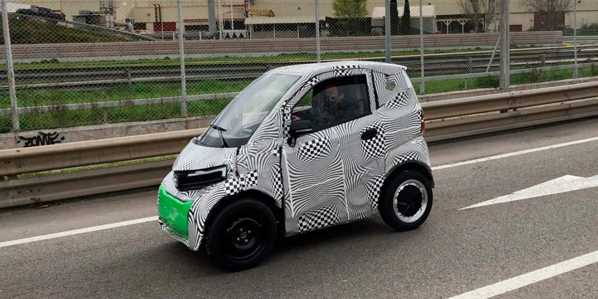 Foto del supuesto coche el&eacute;ctrico de Silence con mucho camuflaje