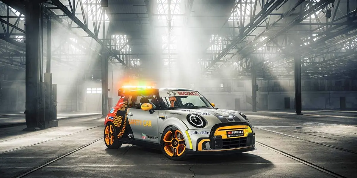 Mini Electrico como coche de seguridad (Safety Car) en la F&oacute;rmula E