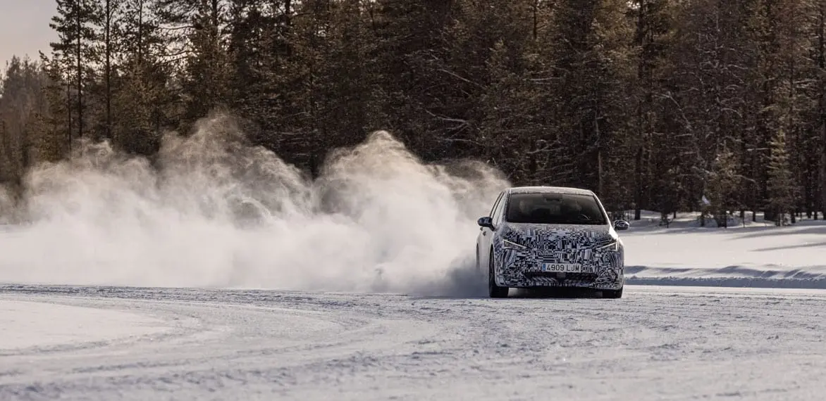 Cupra-Born-test-climas-frios-Circulo-Polar-Artico_nieve
