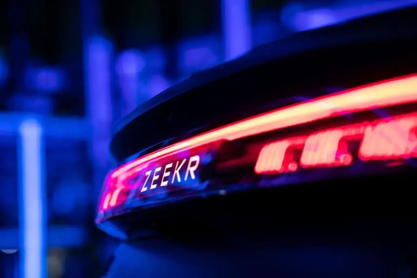 Zeekr-001-presentacion-China_marca-trasera
