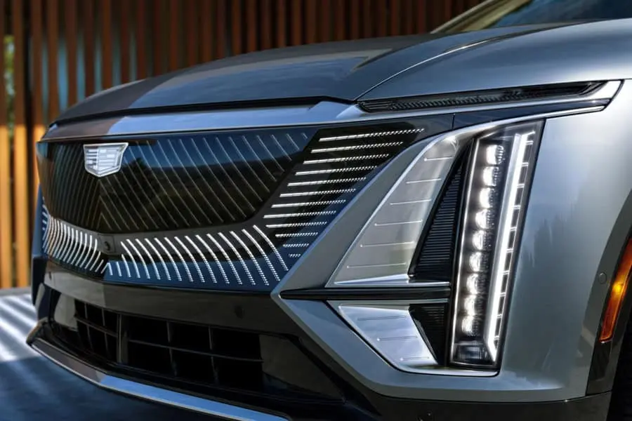 Cadillac-Lyriq_frontal-2